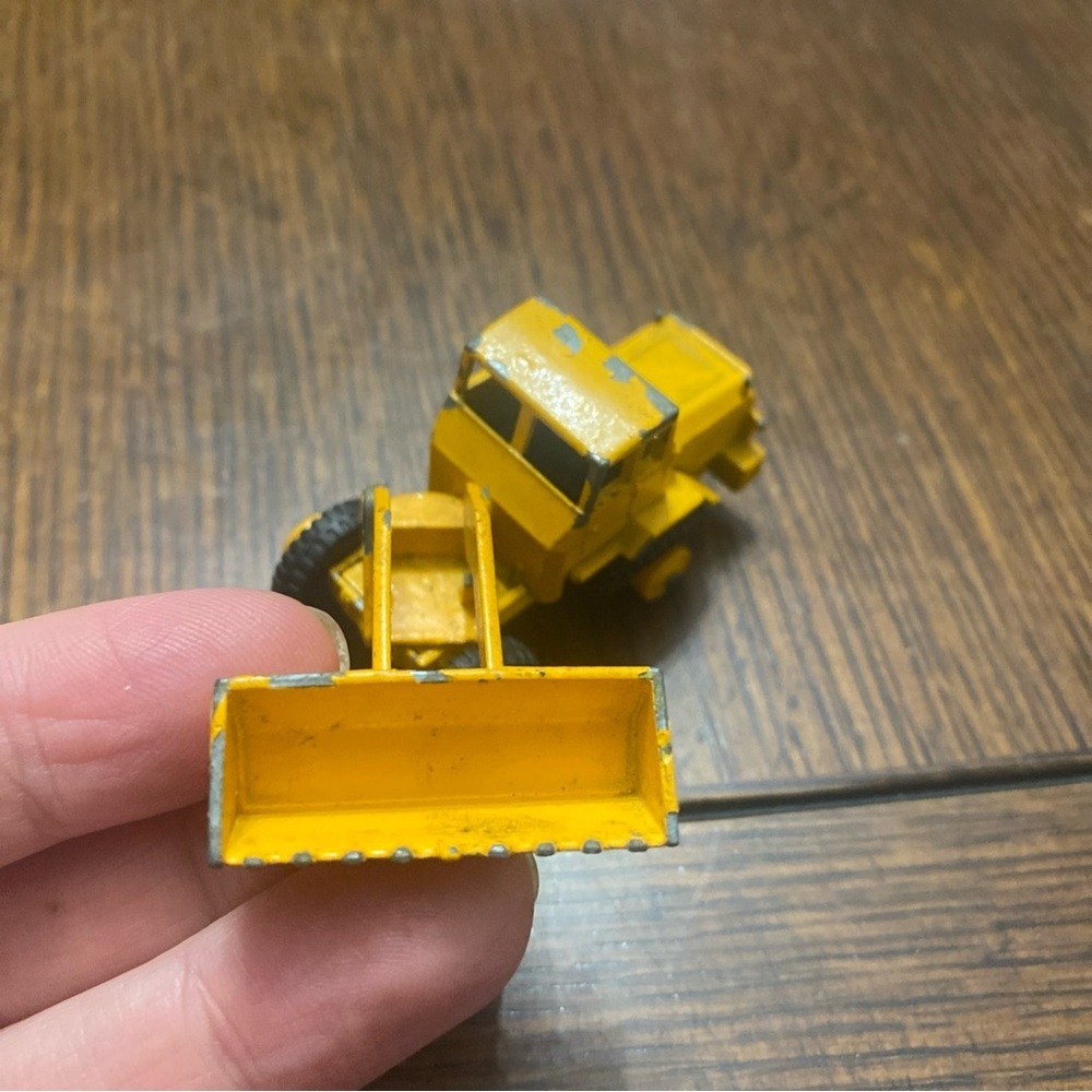Vintage Matchbox Lesney Tractor Shovel No. 69 Yellow Movable Parts Diecast - Picture 2 of 8